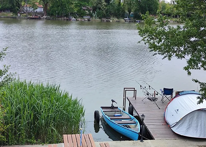 Dunaparti Vendeghaz * Рацкеве